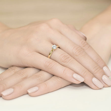 gold-ring-with-0-60ct-white-sapphire-and-0-01ct-diamonds-w0074-saw-01