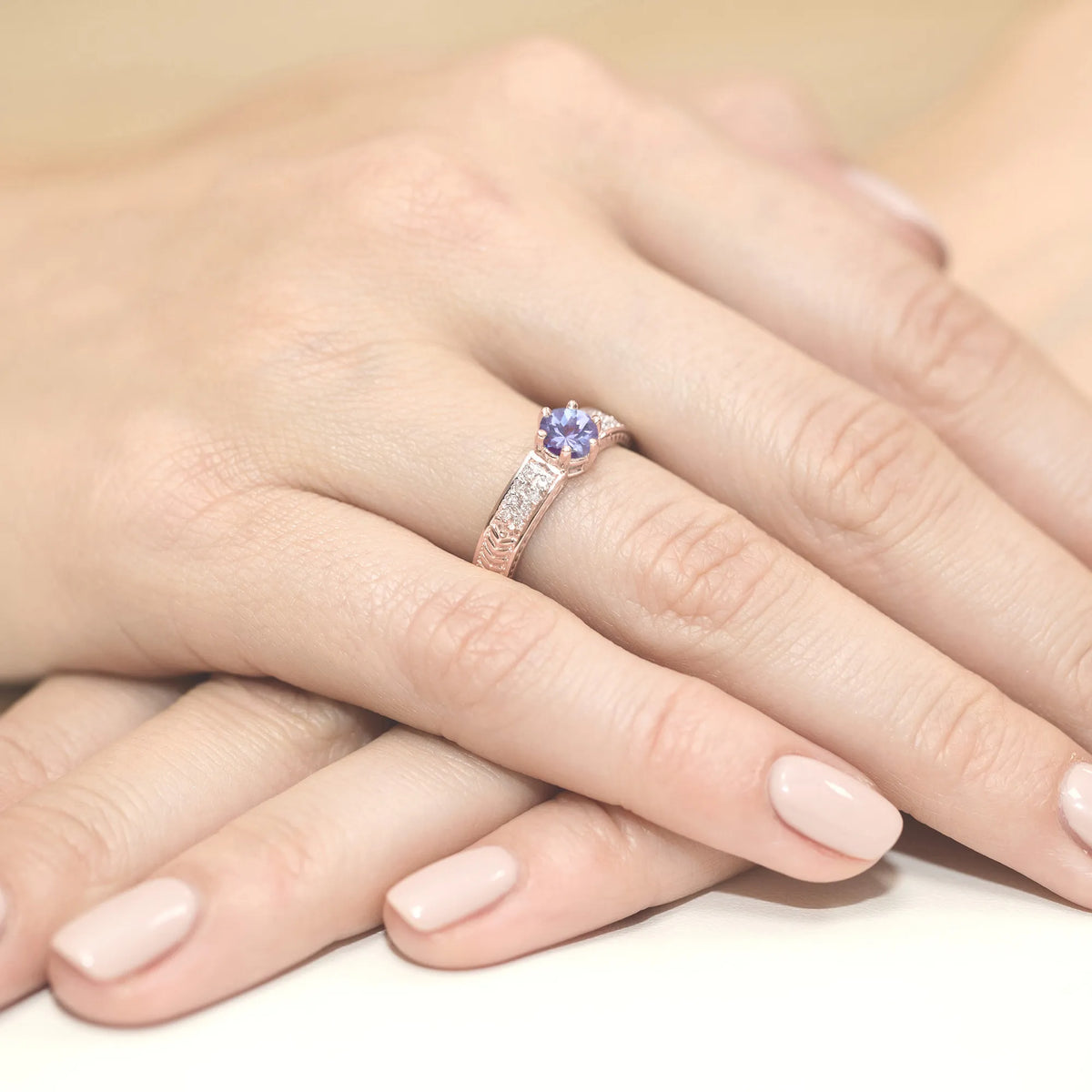 gold-ring-with-0-50ct-tansanit-and-diamonds-w0075-tap-01