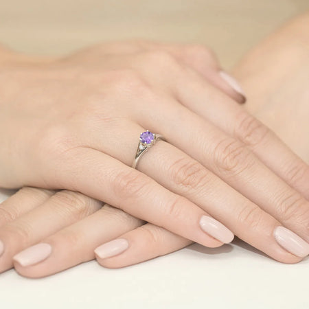 gold-ring-with-0-50ct-amethyst-and-diamonds-w0076-amv-01