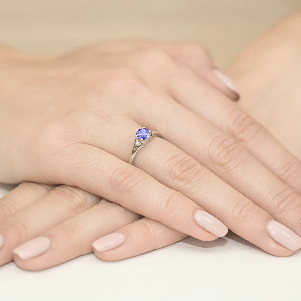 gold-ring-with-0-50ct-tansanit-and-diamonds-w0076-tap-01