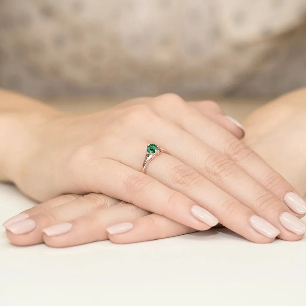 gold-ring-with-0-50ct-emerald-and-black-diamonds-w0076-emg-02