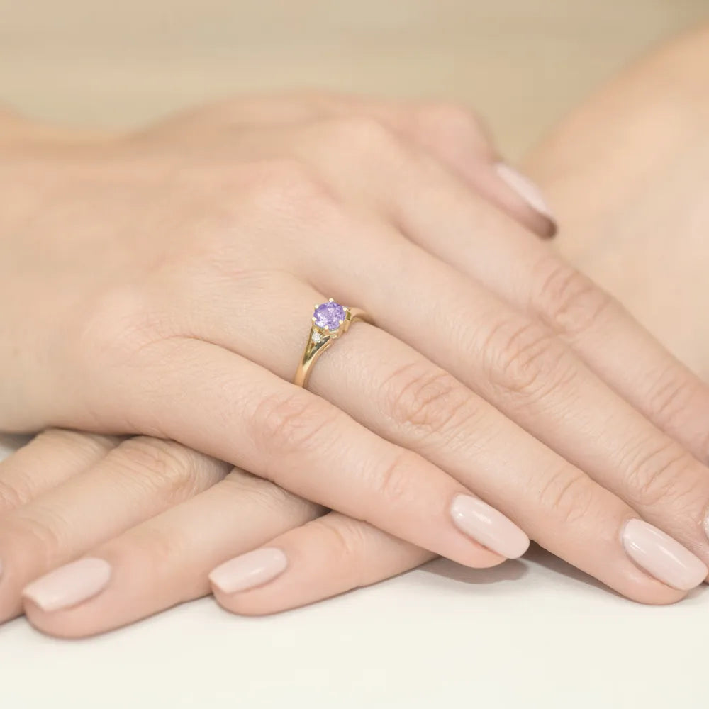 zlatý prsteň s 0,50 ct ametystom a diamantmi w0076-amv-01