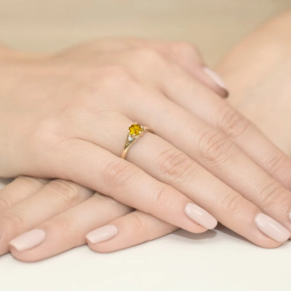 gold-ring-with-0-50ct-citrin-and-diamonds-w0076-ciy-01
