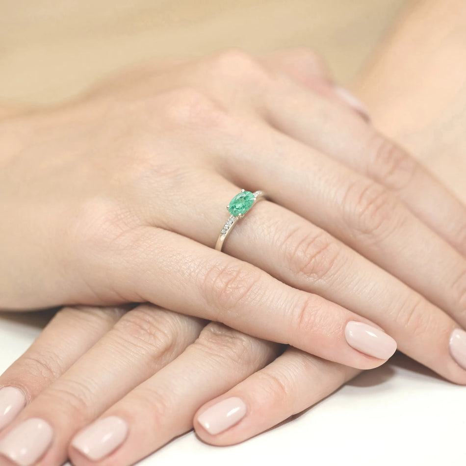 bague-en-or-avec-0-40ct-émeraude-et-0-03ct-diamants-w0077-emg-01