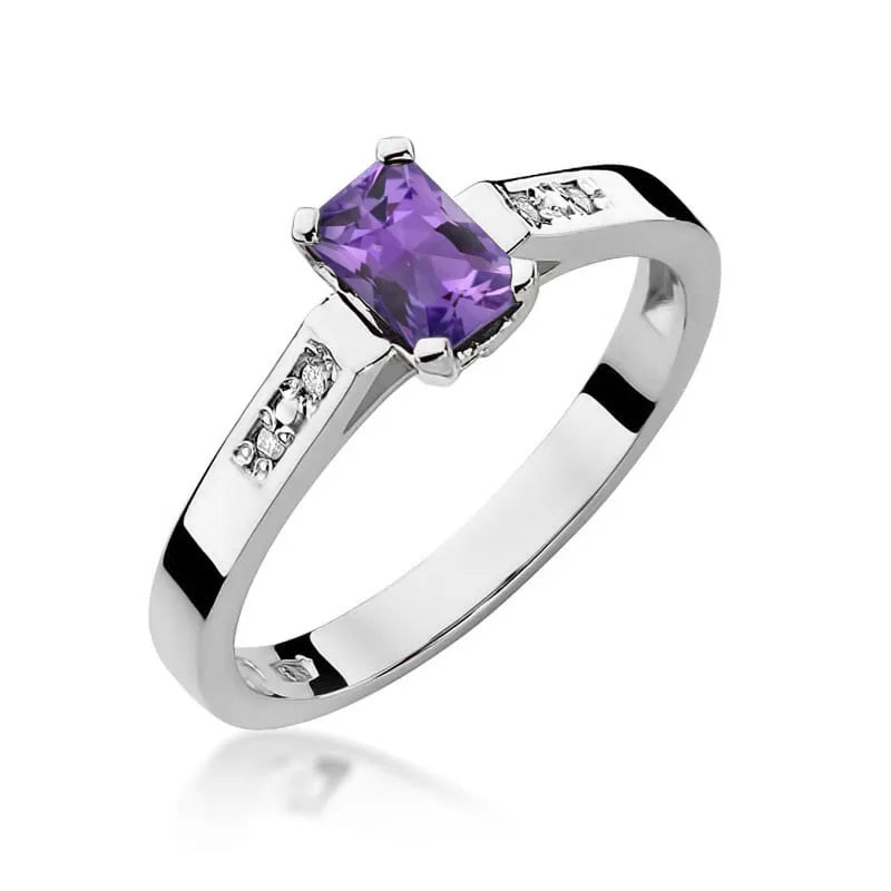 gold-ring-with-0-50ct-amethyst-and-0-04ct-diamonds-w0078-amv-01