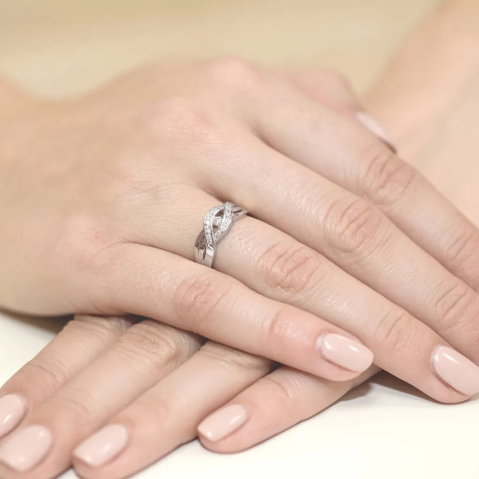 bague-en-or-avec-diamants-de-0-05ct-et-0-05ct-w0083-diw-01