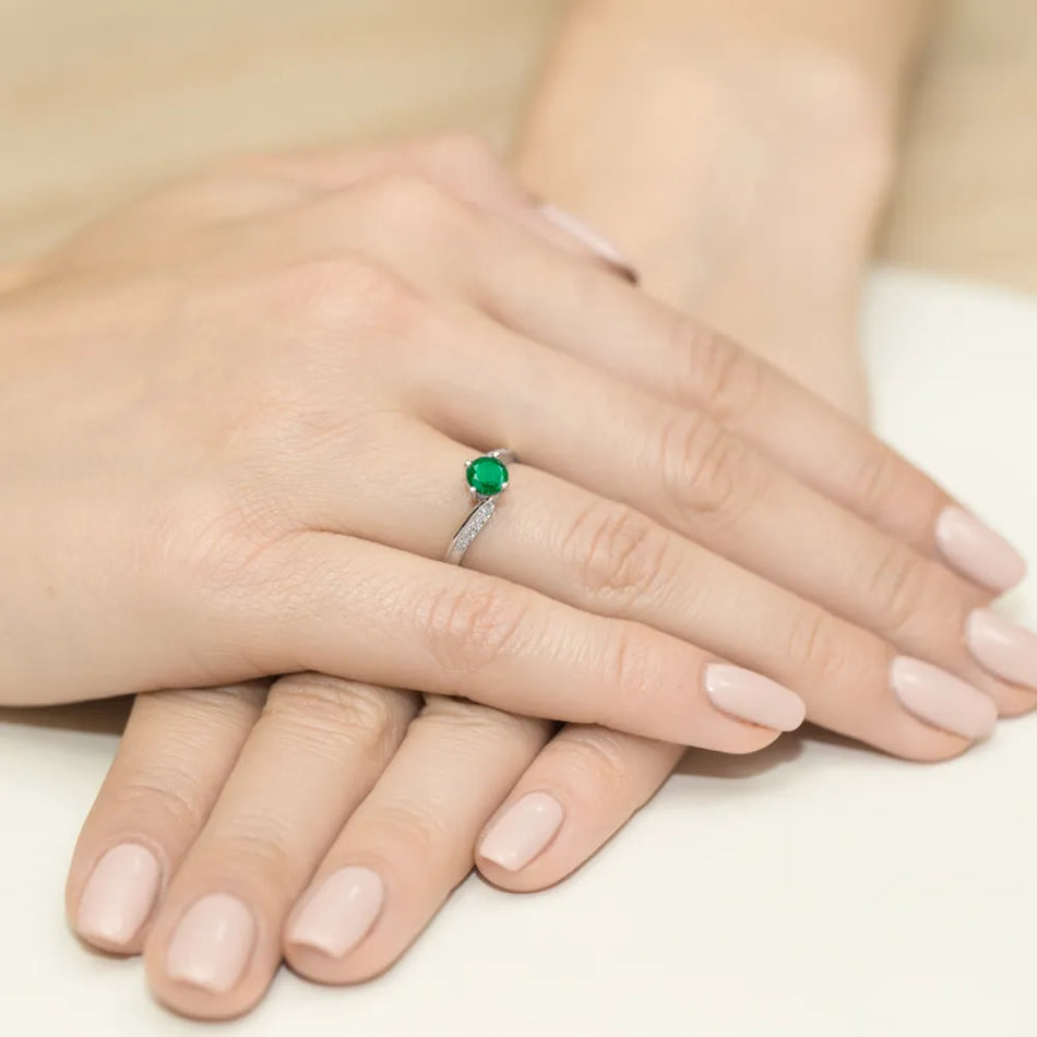 zlatý prsteň s 0,50 ct smaragdom a 0,05 ct diamantmi w0084-emg-01