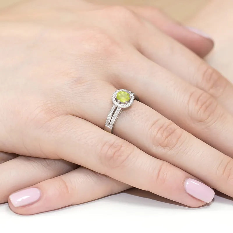 gold-ring-with-0-60ct-olivine-and-0-20ct-diamonds-w0087-peg-01