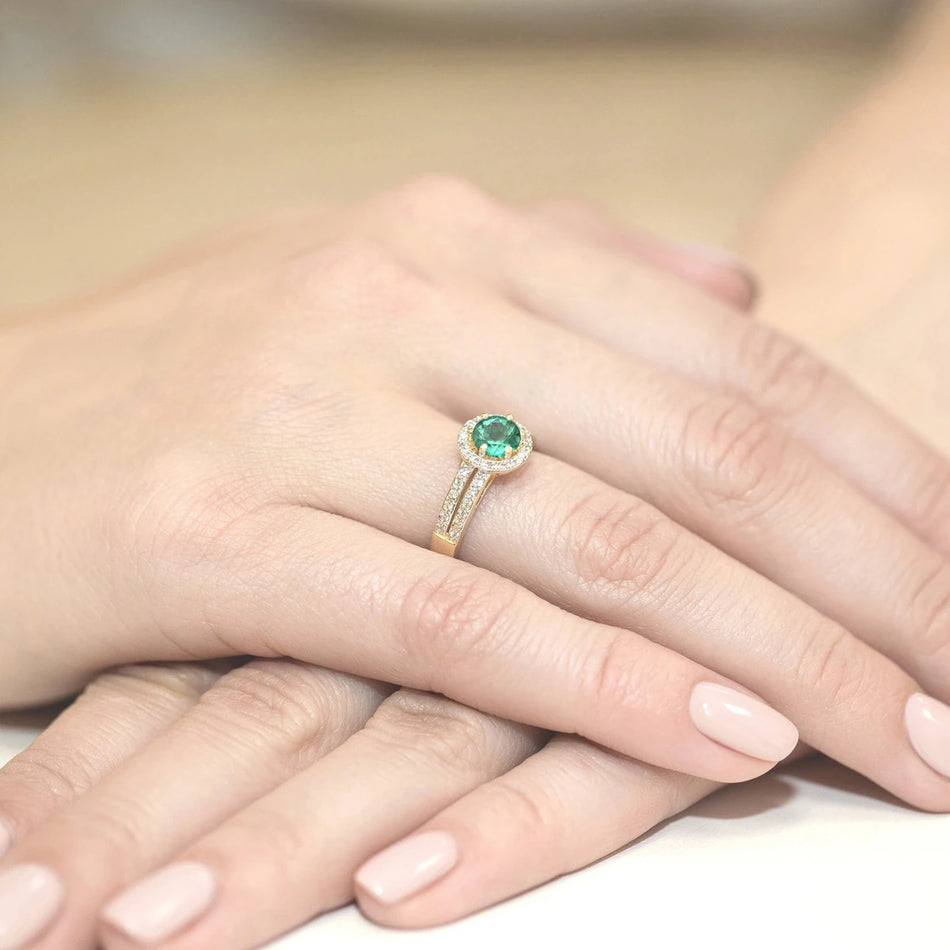 Bague en or avec émeraude de 0,50 ct et diamants de 0,20 ct