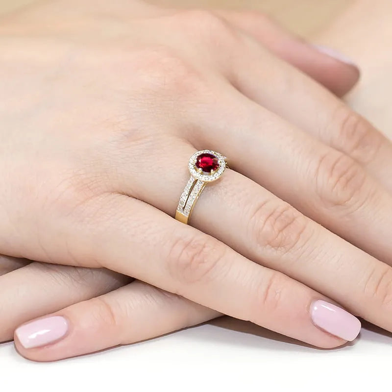 gold-ring-with-0-60ct-ruby-and-0-20ct-diamonds-w0087-rur-01