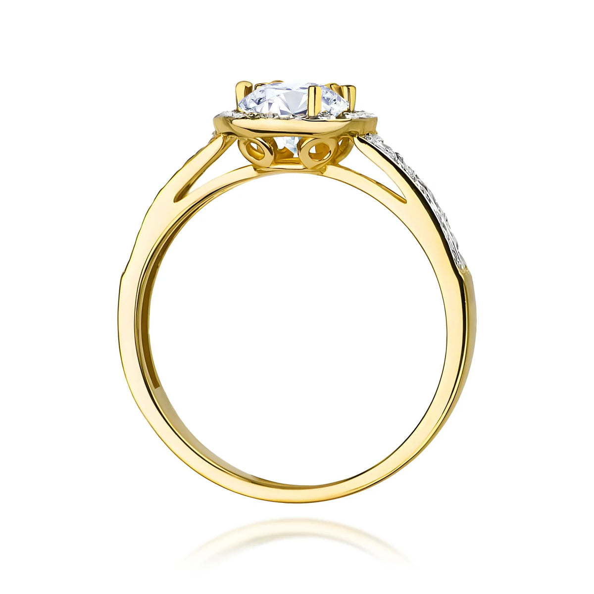 Pavé prsteň zo žltého 14k zlata s okrúhlym bielym zafírom 0,60 ct a diamantmi 0,2 ct