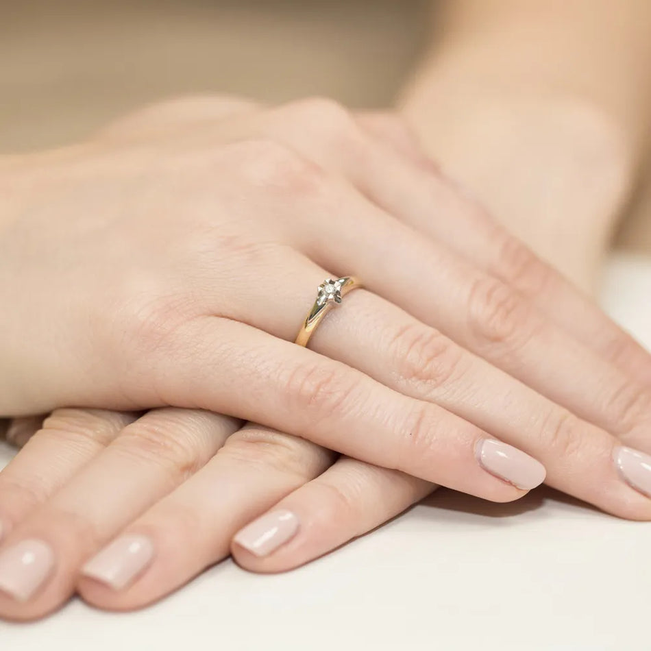 gold-ring-with-0-04ct-diamond-w0088-diw-01