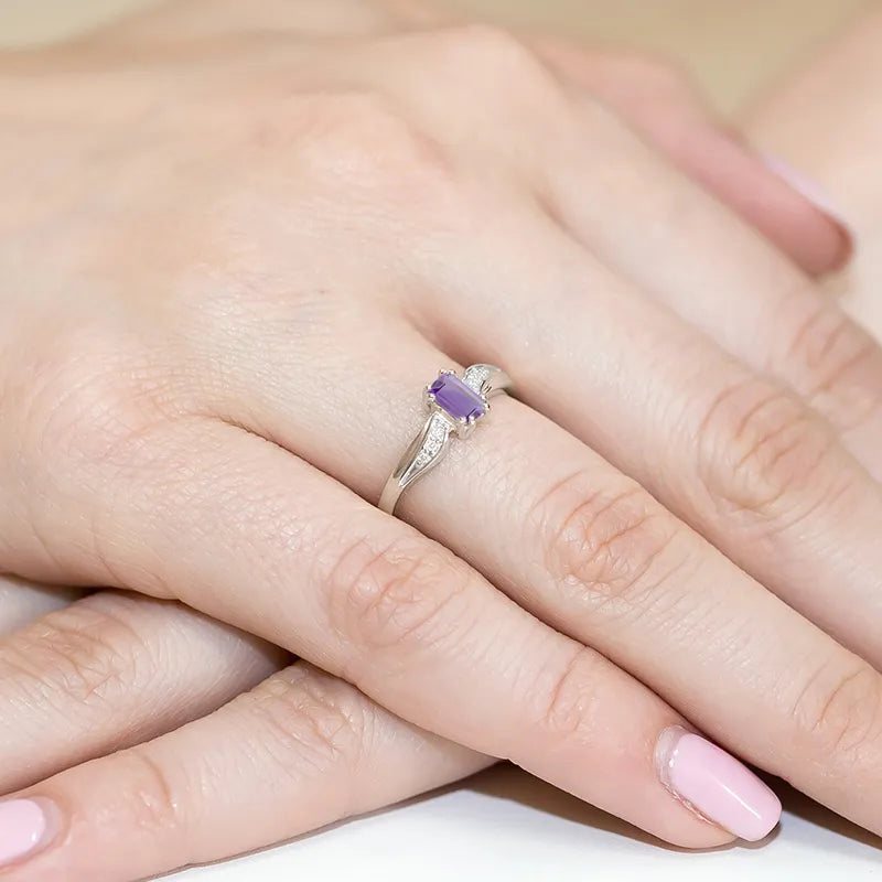 zlatý prsteň s 0,50 ct ametystom a 0,03 ct diamantmi w0094-amv-01