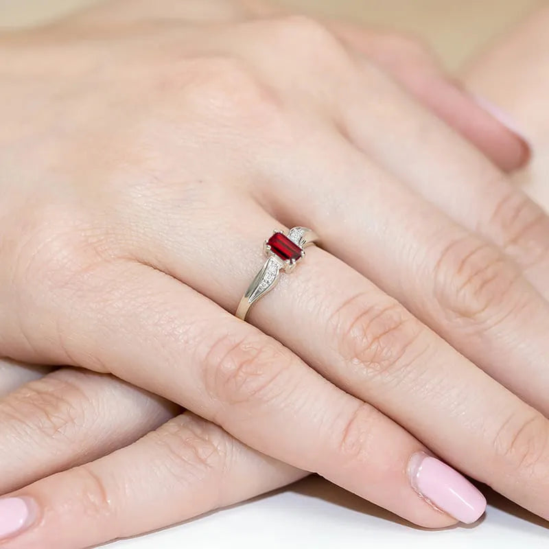 bague-en-or-avec-rubis-de-0-80ct-et-diamants-de-0-03ct-w0094-rur-01