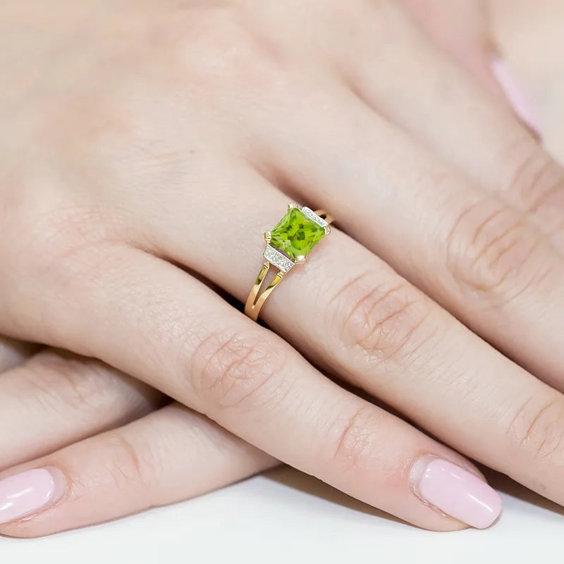 zlatý prsteň s 1,10 ct olivínom a 0,03 ct diamantmi w0103-peg-01