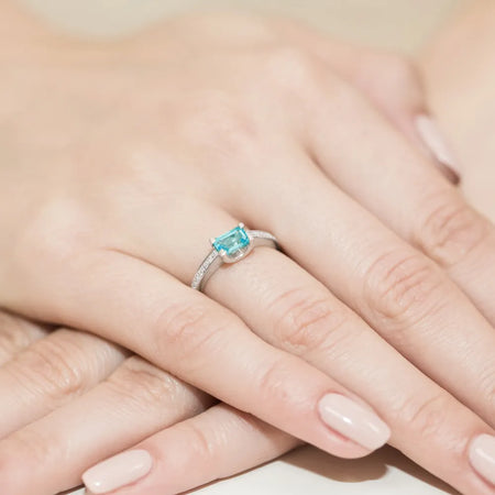 gold-ring-with-0-65ct-topaz-and-0-03ct-diamonds-w0105-tob-01