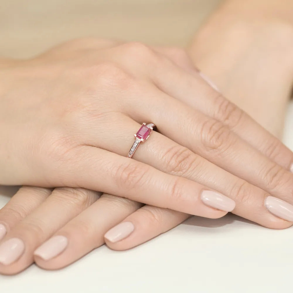 gold-ring-with-0-80ct-ruby-and-0-03ct-diamonds-w0105-rur-01