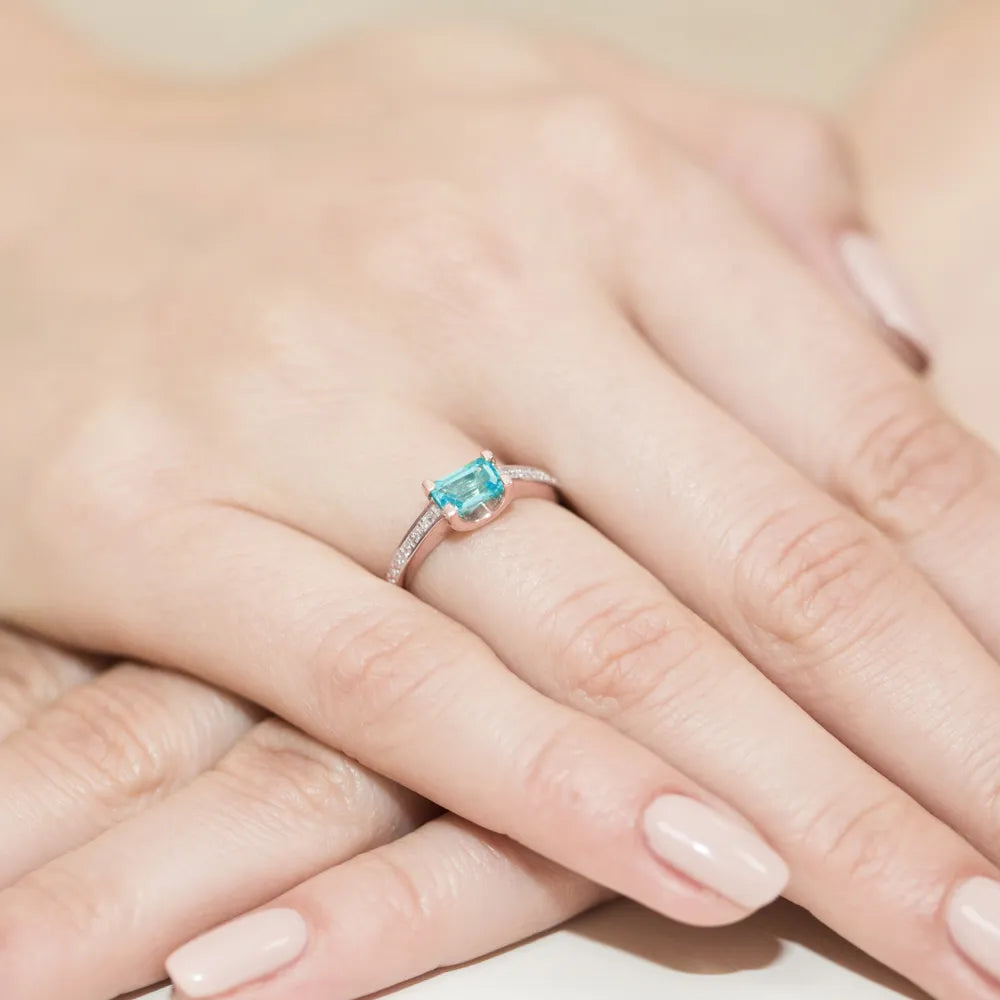 gold-ring-with-0-65ct-topaz-and-0-03ct-diamonds-w0105-tob-01