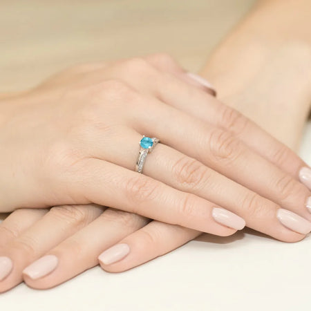 gold-ring-with-0-50ct-topaz-and-0-03ct-diamonds-w0106-tob-01