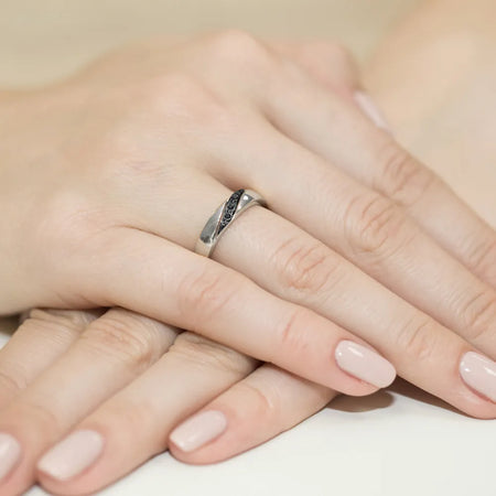 gold-ring-with-0-015ct-black-diamonds-w0118-dib-02