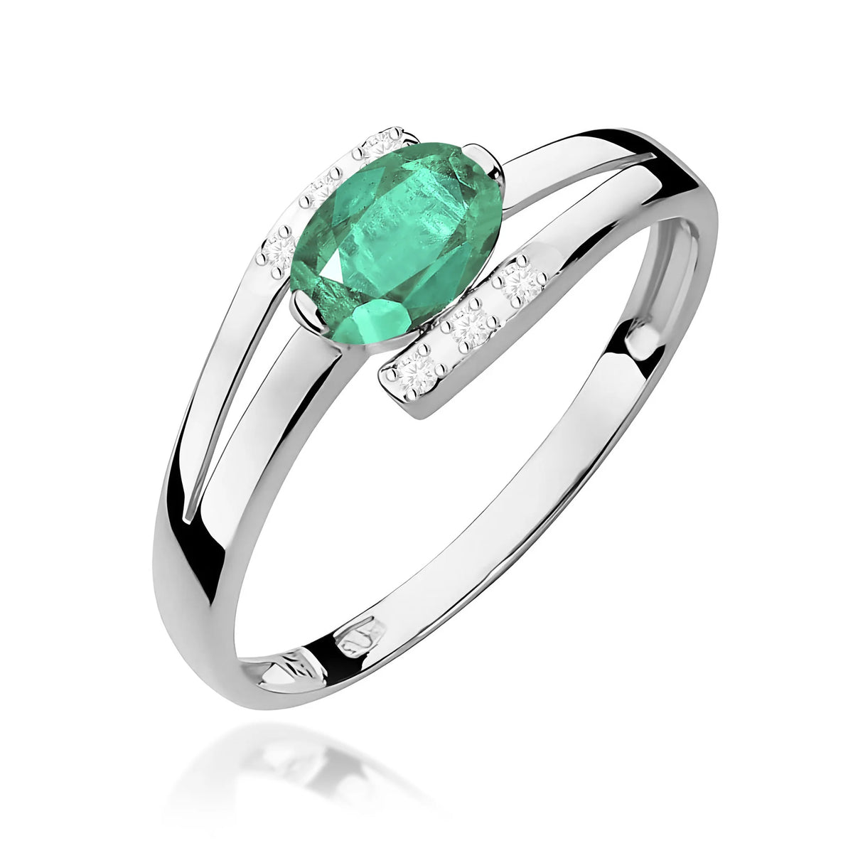 Bague en or blanc avec émeraude 0,40 ct et diamants 0,052 ct