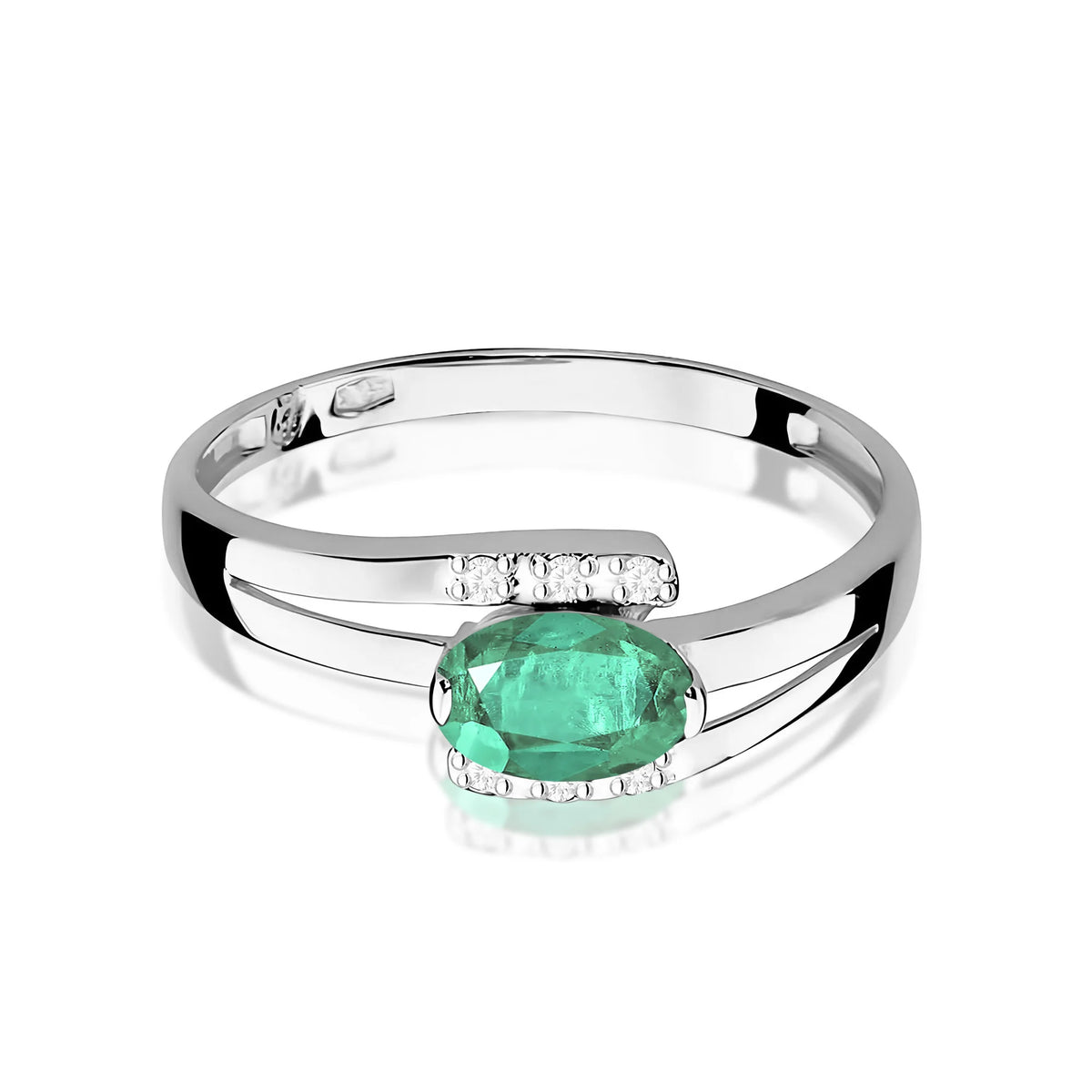 Bague en or blanc avec émeraude 0,40 ct et diamants 0,052 ct