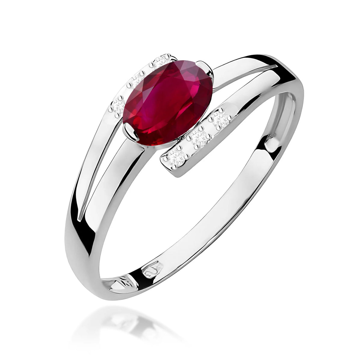 Prsten z bílého 14k zlata s oválným rubínem 0,60 ct a diamanty 0,052 ct