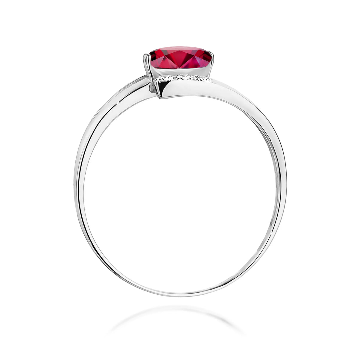 Prsten z bílého 14k zlata s oválným rubínem 0,60 ct a diamanty 0,052 ct