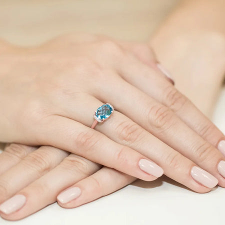 gold-ring-with-1-70ct-topaz-and-0-04ct-diamonds-w0148-tob-01