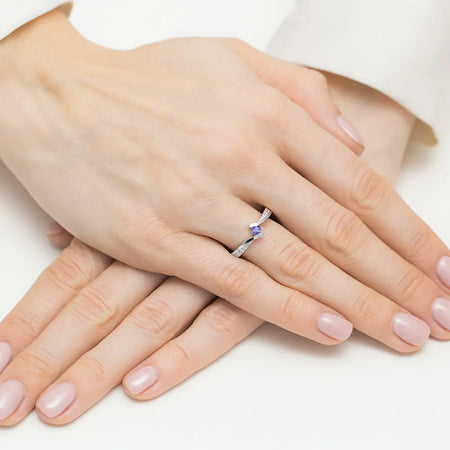 gold-ring-with-0-15ct-tansanit-and-0-03ct-diamonds-w0177-tap-01