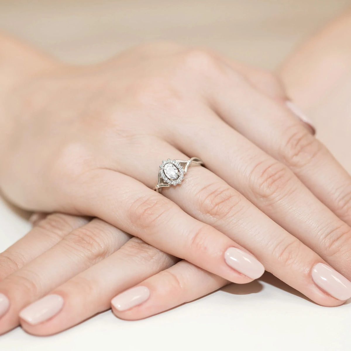 Zásnubný prsteň s diamantmi Lab-grown v 585 bielom zlate