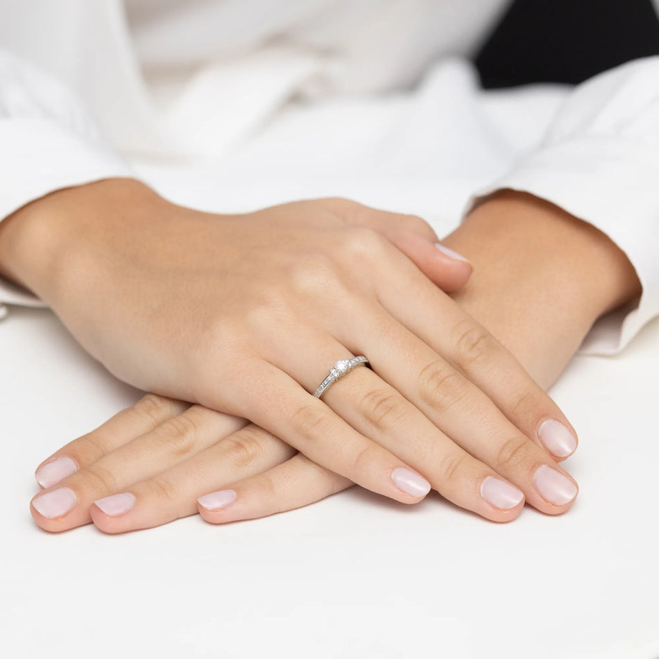 bague-en-or-avec-diamants-de-0-13ct-et-0-104ct-w0201-diw-01