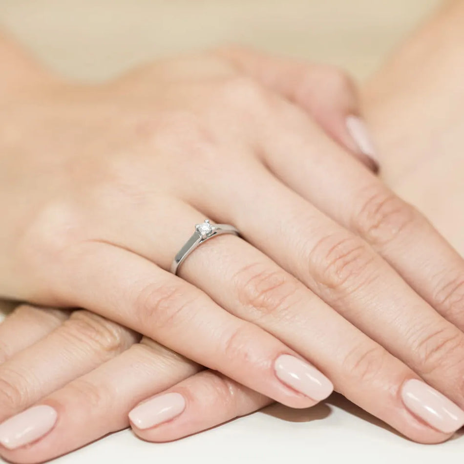 zlatý-prsteň-s-diamantom-0-10ct-w0221-diw-02