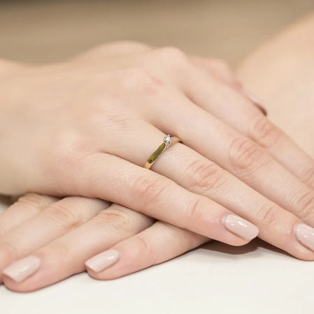 gold-ring-with-0-04ct-diamond-w0222-diw-01