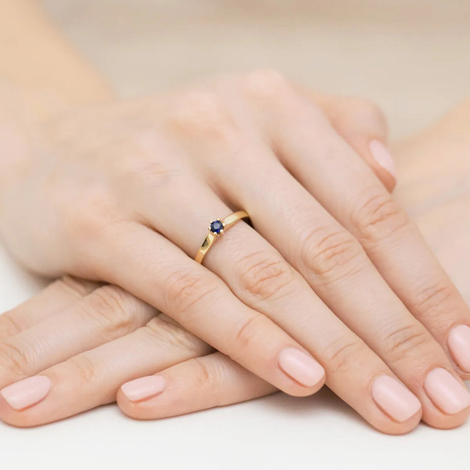 gold-ring-with-0-15ct-sapphire-w0222-sab-02