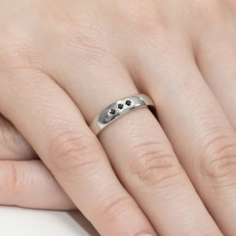 gold-ring-with-0-044ct-black-diamonds-w0235-dib-01