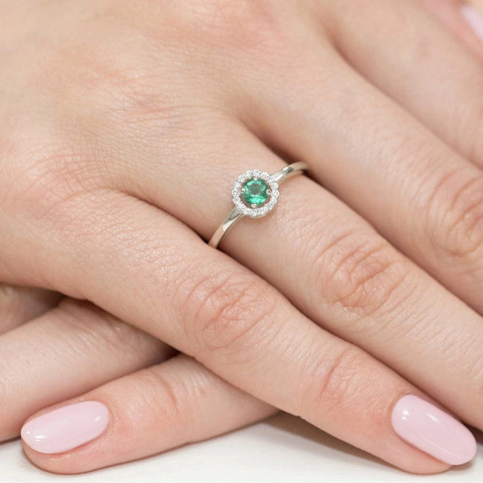 Weißgoldring mit 0,15 ct Smaragd und 0,08 ct Diamanten