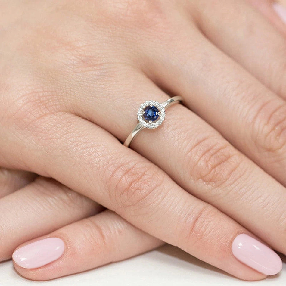 Bague en or blanc avec saphir 0,15 ct et diamants 0,08 ct