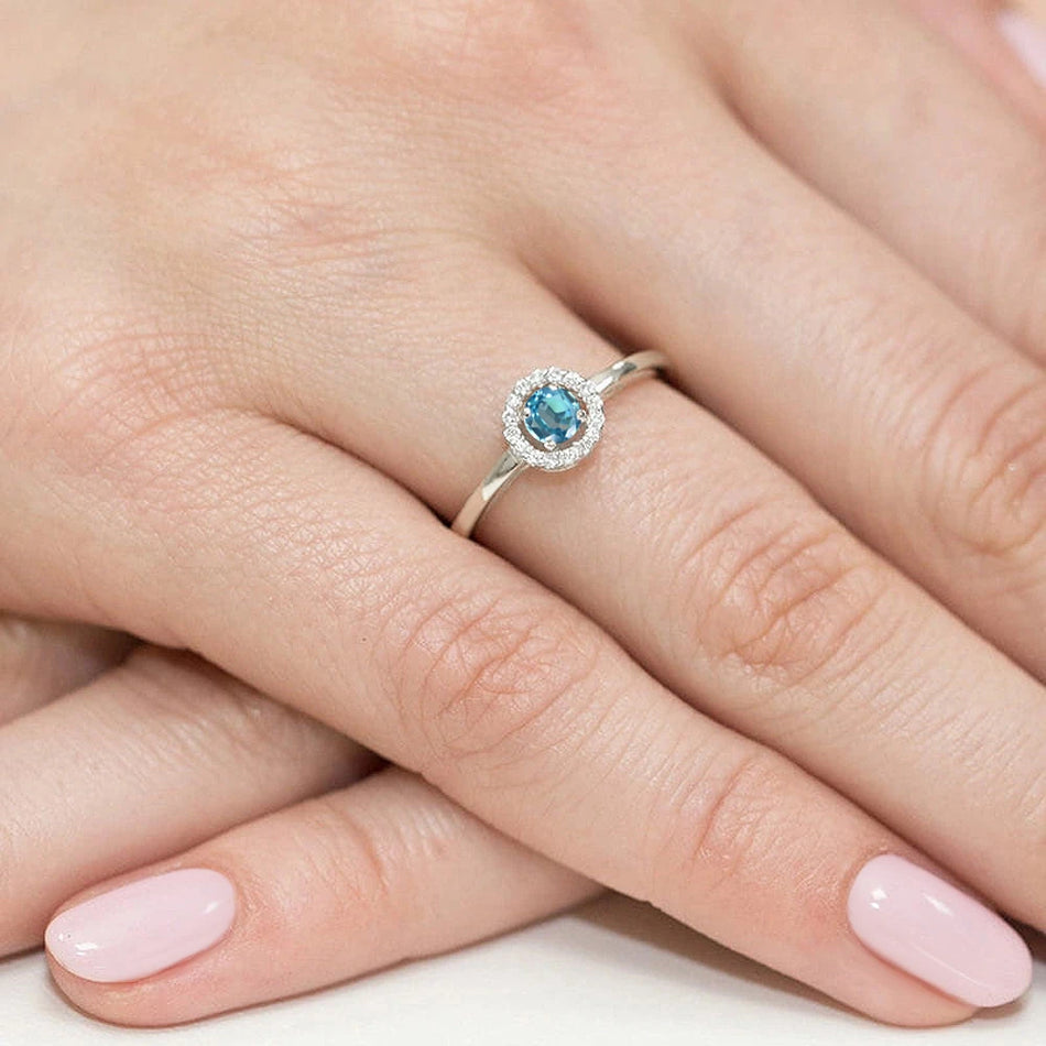 Prsten z bílého zlata s 0,15ct topazem a 0,08ct diamanty