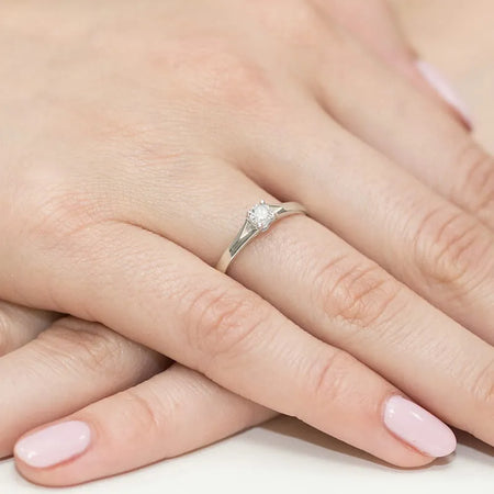 gold-ring-with-0-20ct-diamond-w0240-diw-01