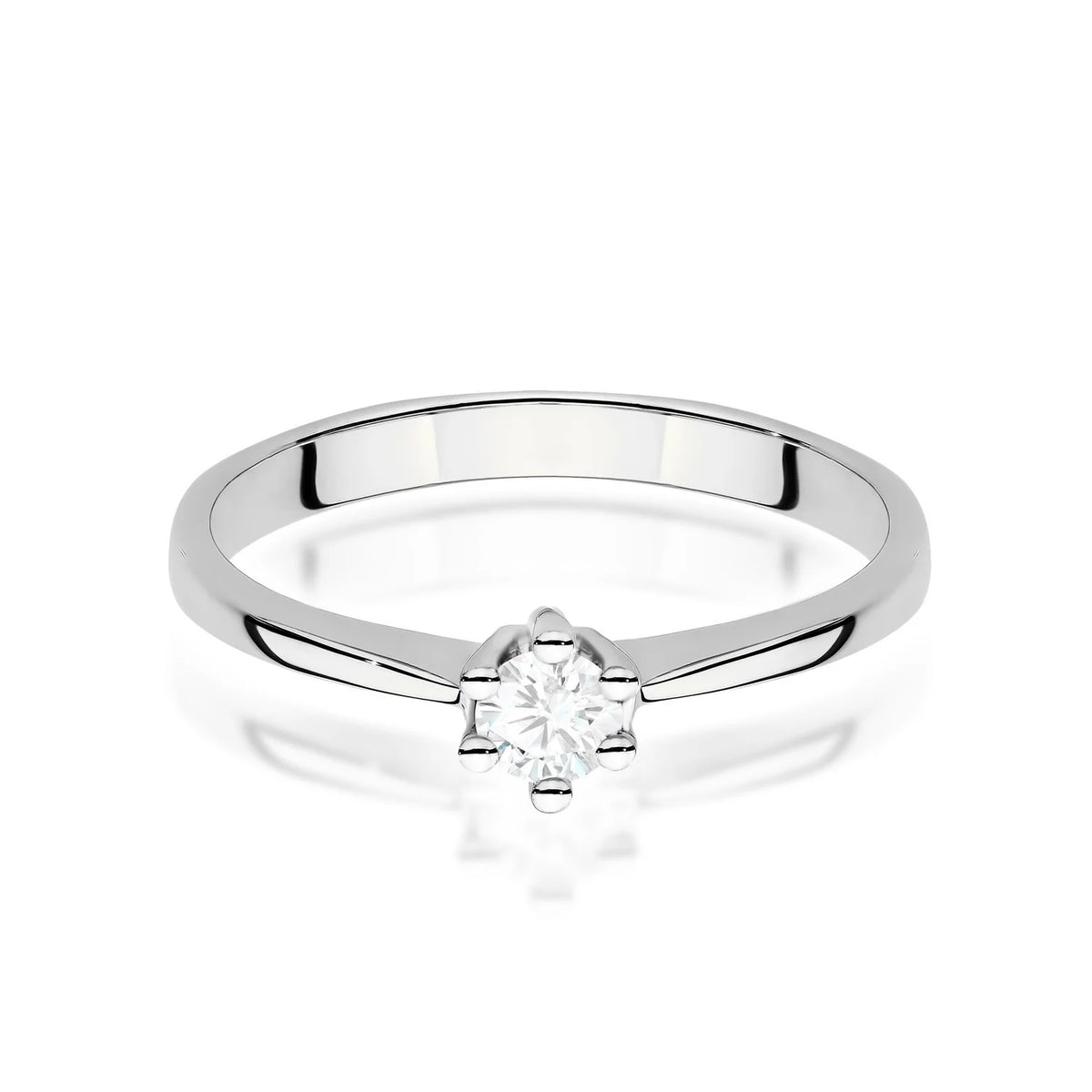 Solitérny zásnubný prsteň s osadením do šiestich krapní z bieleho 14k zlata s úzkymi zúženými ramenami a diamantom 0,15 ct