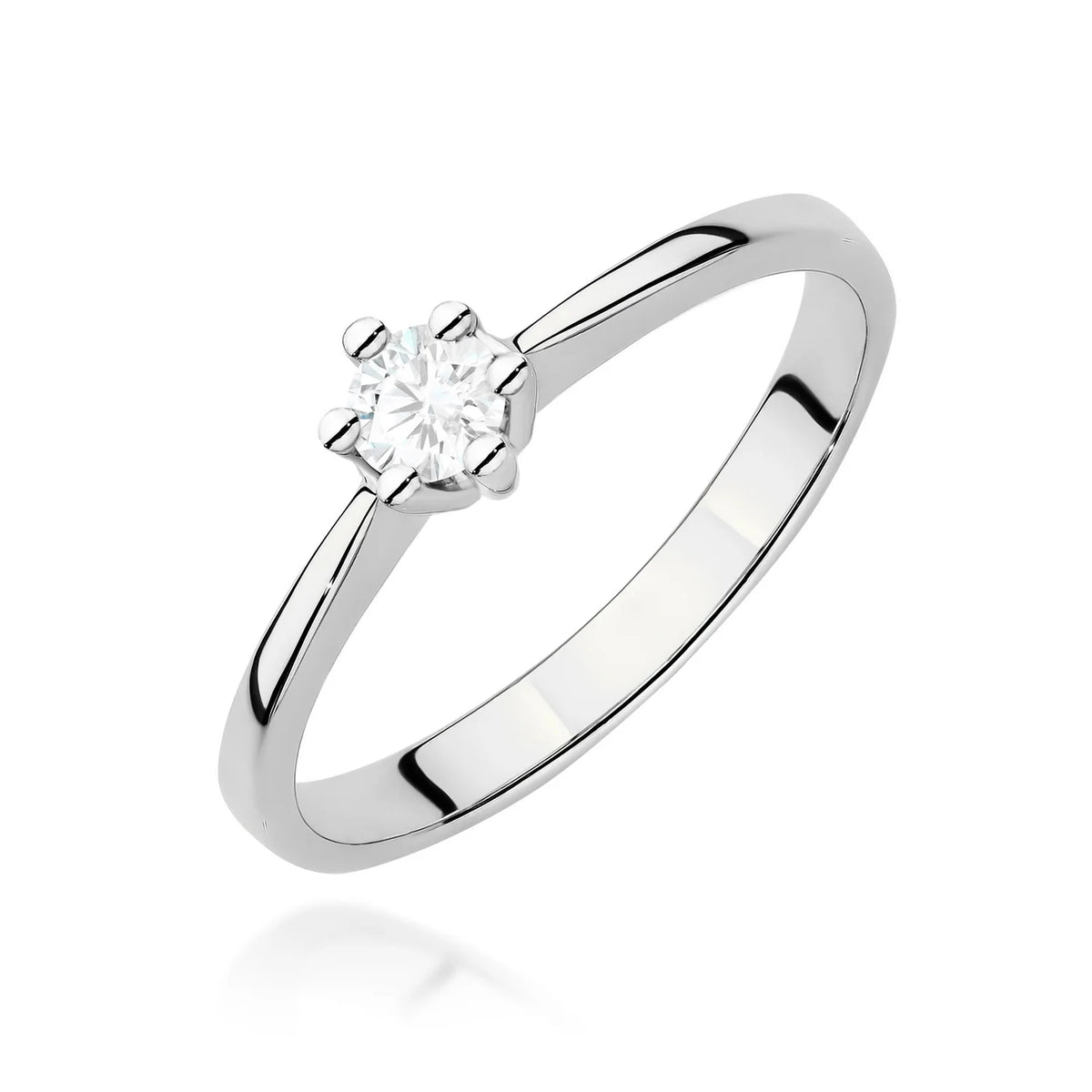 Solitérny zásnubný prsteň s osadením do šiestich krapní z bieleho 14k zlata s úzkymi skosenými ramenami a diamantom 0,20 ct