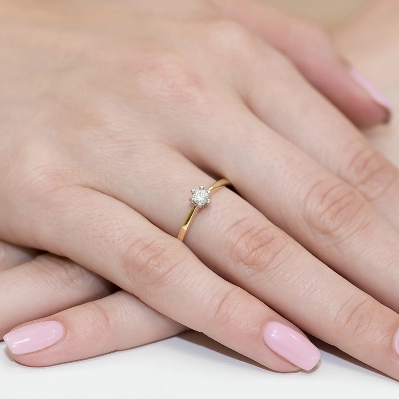 Goldring mit 0,15 ct Diamant