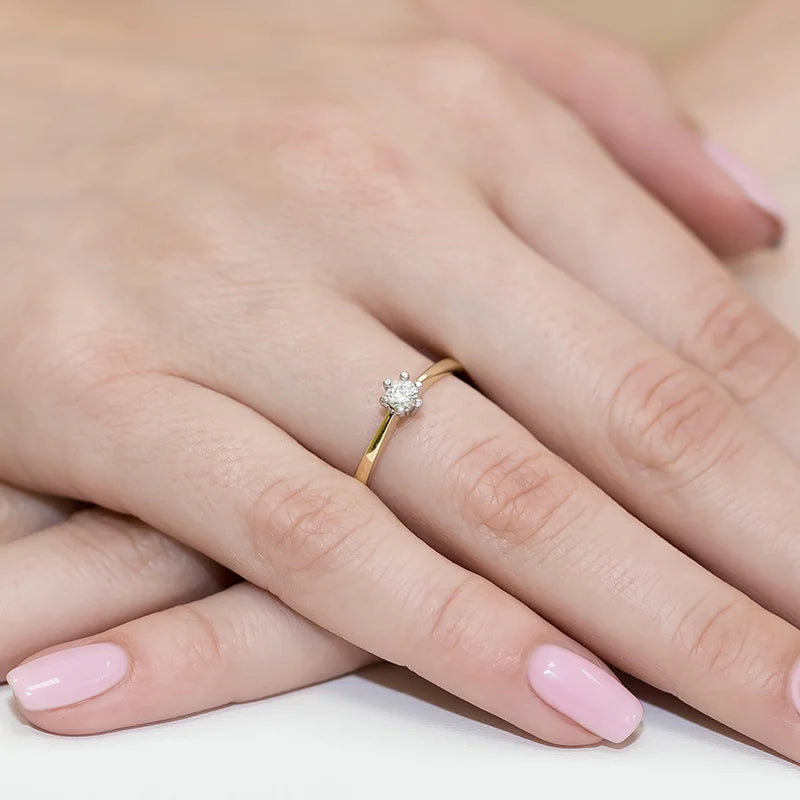 Bague en or blanc avec diamant de 0,20 ct