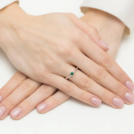 gold-ring-with-0-15ct-emerald-and-0-04ct-diamonds-w0258-emg-01