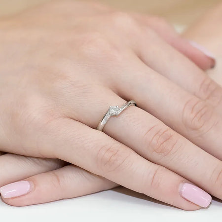 gold-ring-with-0-15ct-and-0-04ct-diamonds-w0262-diw-02