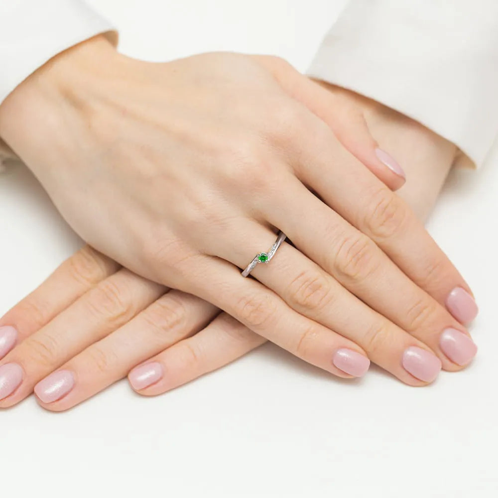 gold-ring-with-0-15ct-emerald-and-0-04ct-diamonds-w0262-emg-01