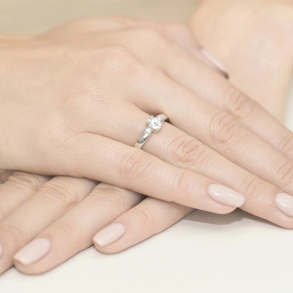 White Gold Ring with 0.40ct and 0.08ct Lab-diamonds