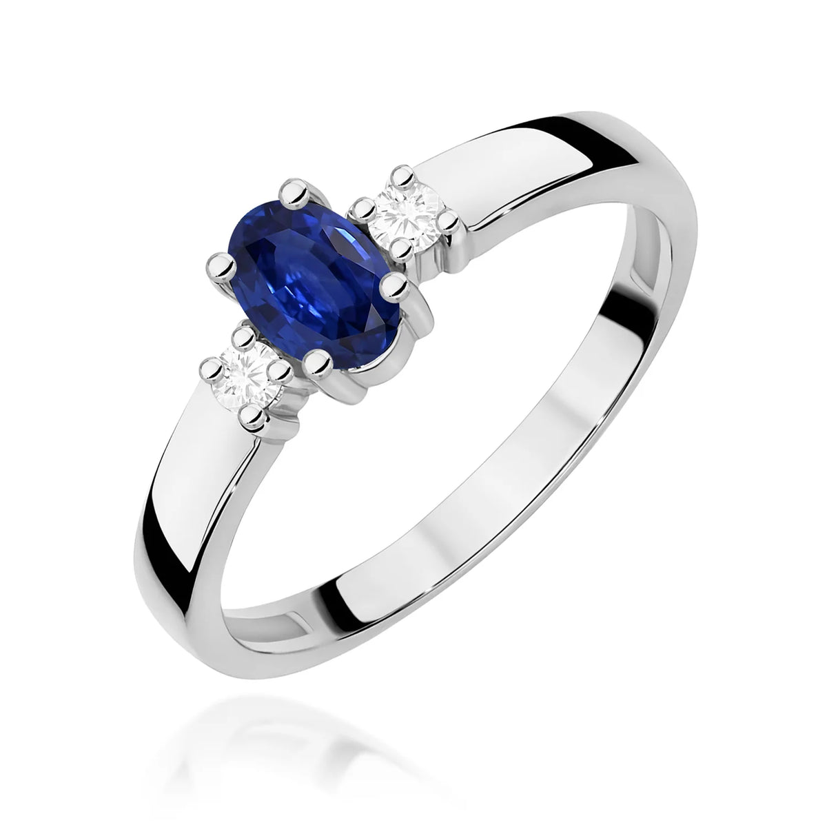 Trilogie-Ring aus 585er Weißgold mit ovalem Saphir 0,70 ct und Diamanten 0,08 ct