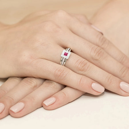 gold-ring-with-0-20ct-ruby-and-0-14ct-diamonds-w0271-rur-01